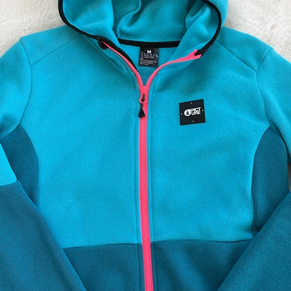 Picture zip up fleece hoodie. Size M - Picture 2 of 10